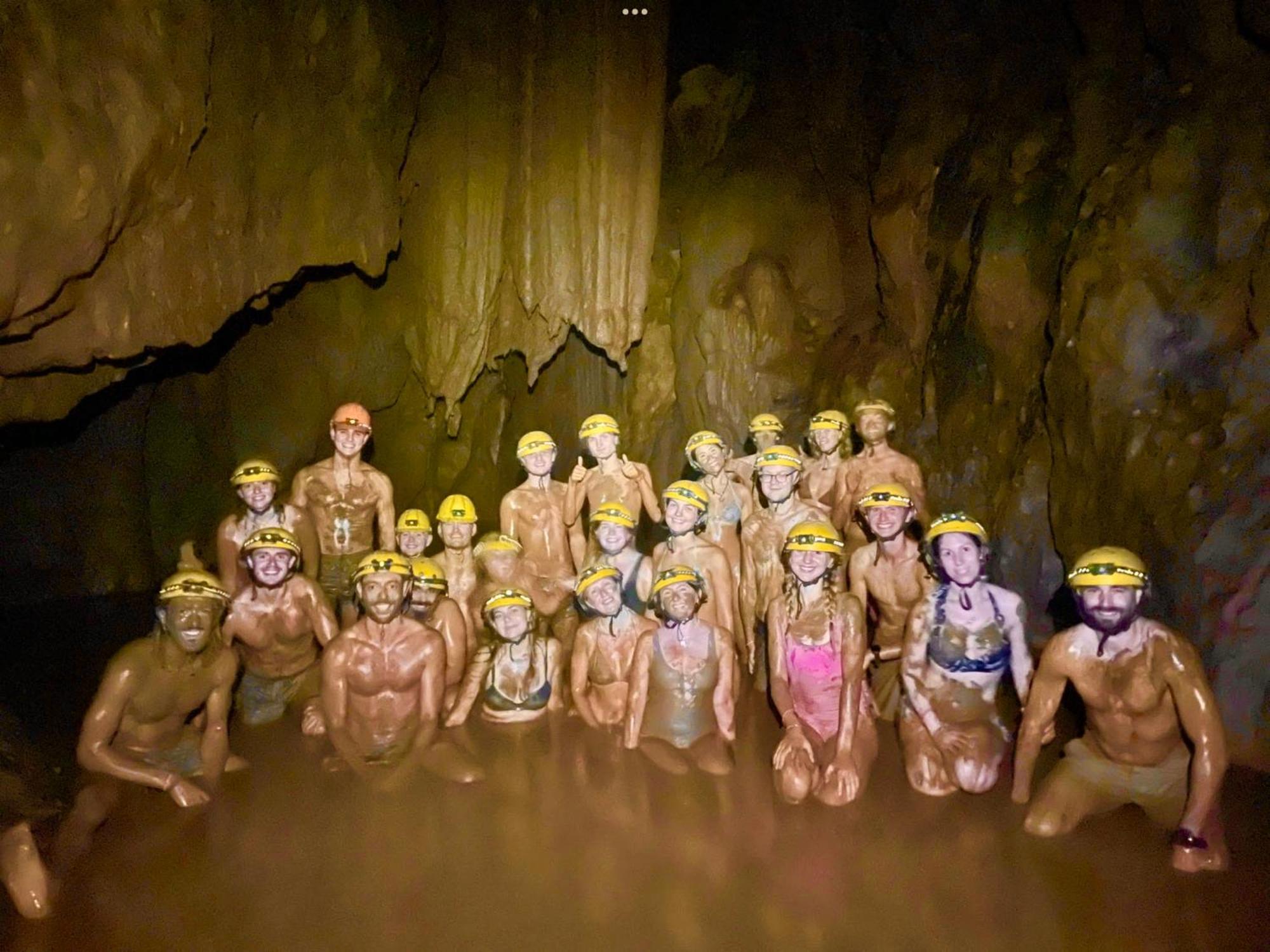 Yolo Pool Bar Villas Phong Nha Bagian luar foto