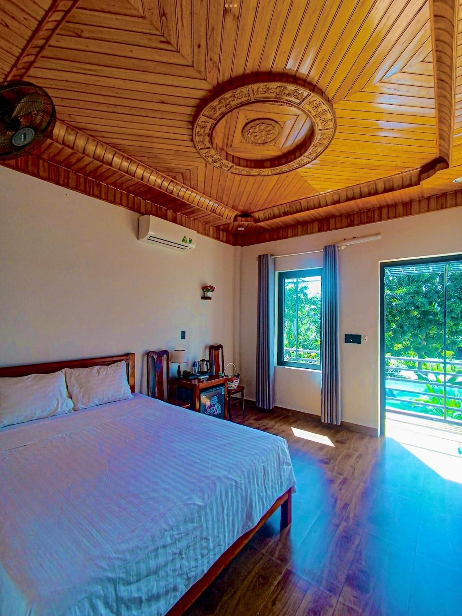 Yolo Pool Bar Villas & Garden Restaurant Phong Nha Bagian luar foto