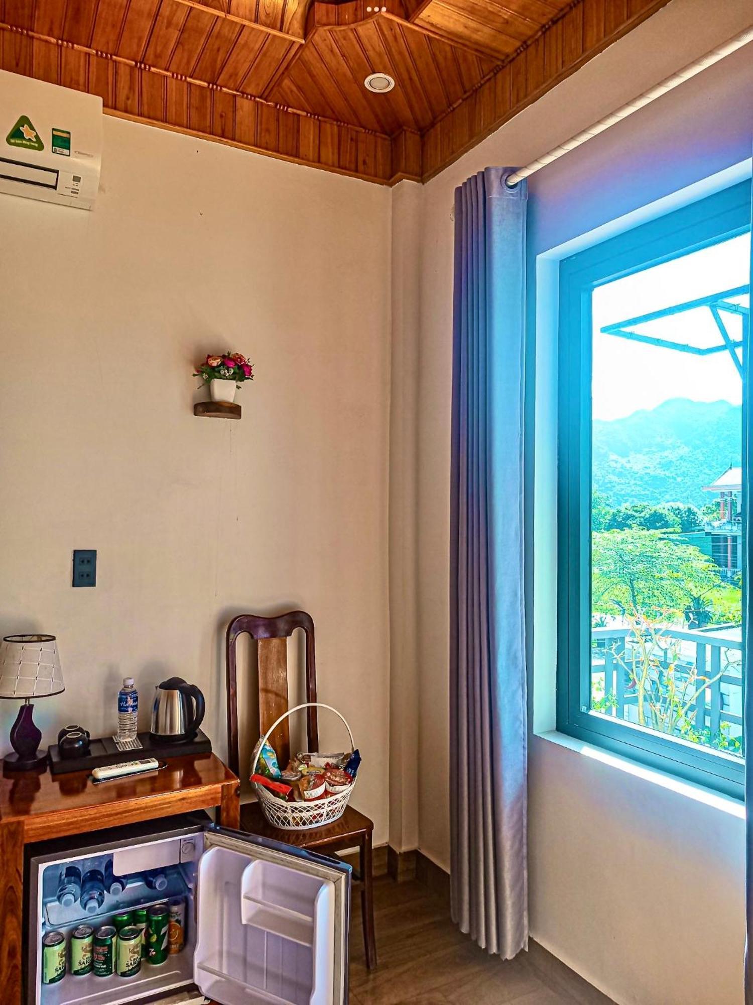 Yolo Pool Bar Villas & Garden Restaurant Phong Nha Bagian luar foto