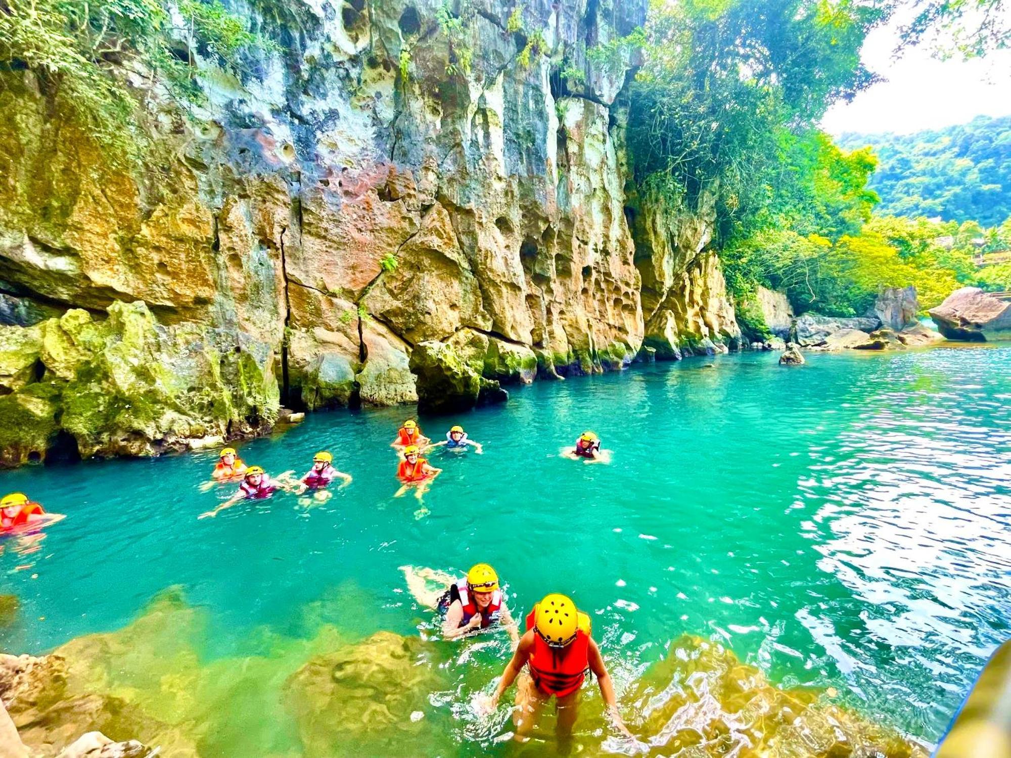 Yolo Pool Bar Villas & Garden Restaurant Phong Nha Bagian luar foto